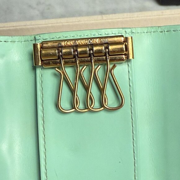 Louis Vuitton Monogram Vernis 4 Key Holder - Picture 6 of 12